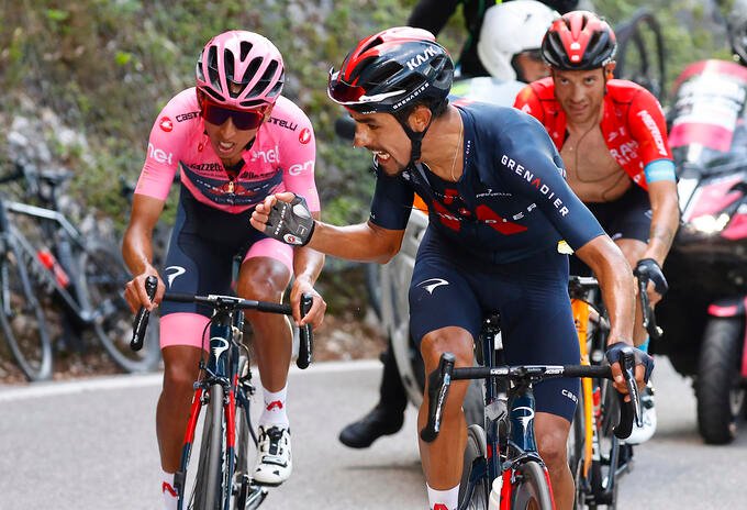 Egan Bernal y Daniel Martínez en el Giro 2021
